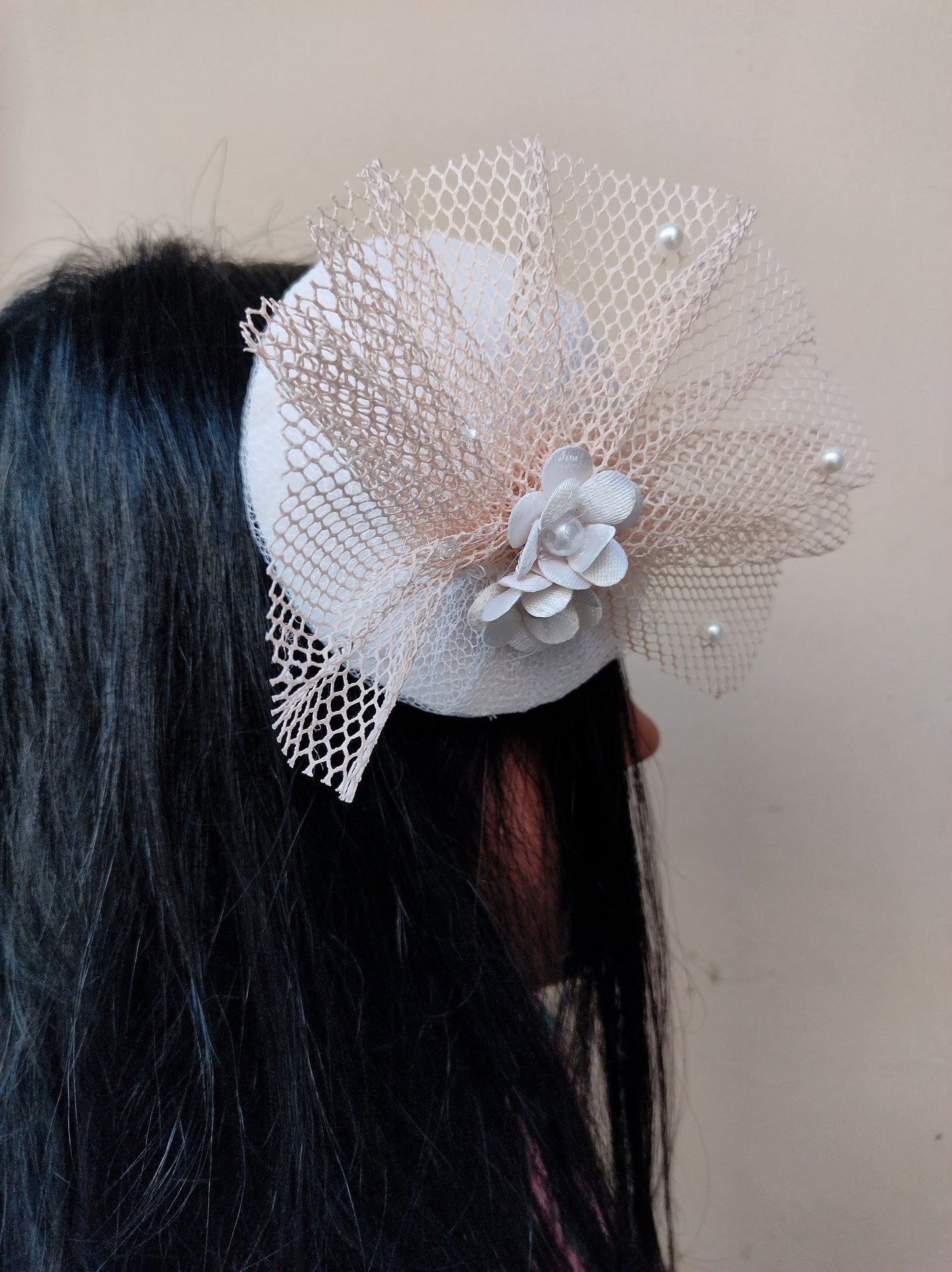 Hat style fascinator