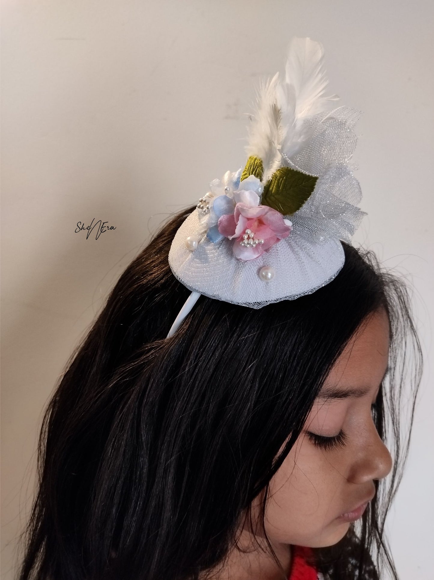 White Hat Fascinator